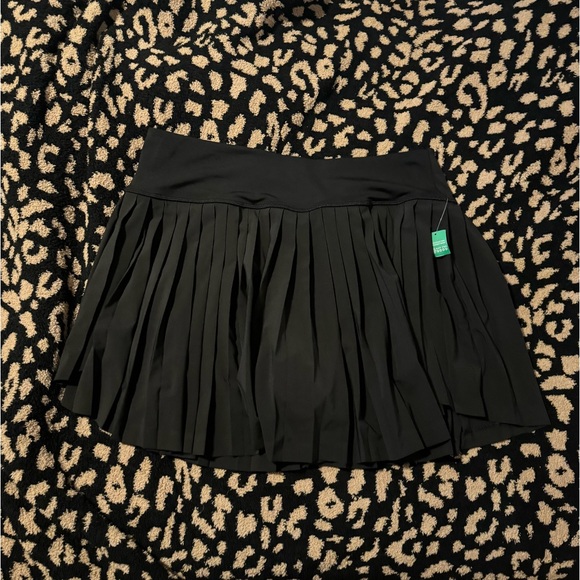 GapFit Pleated Exercise Skort - Picture 4 of 6